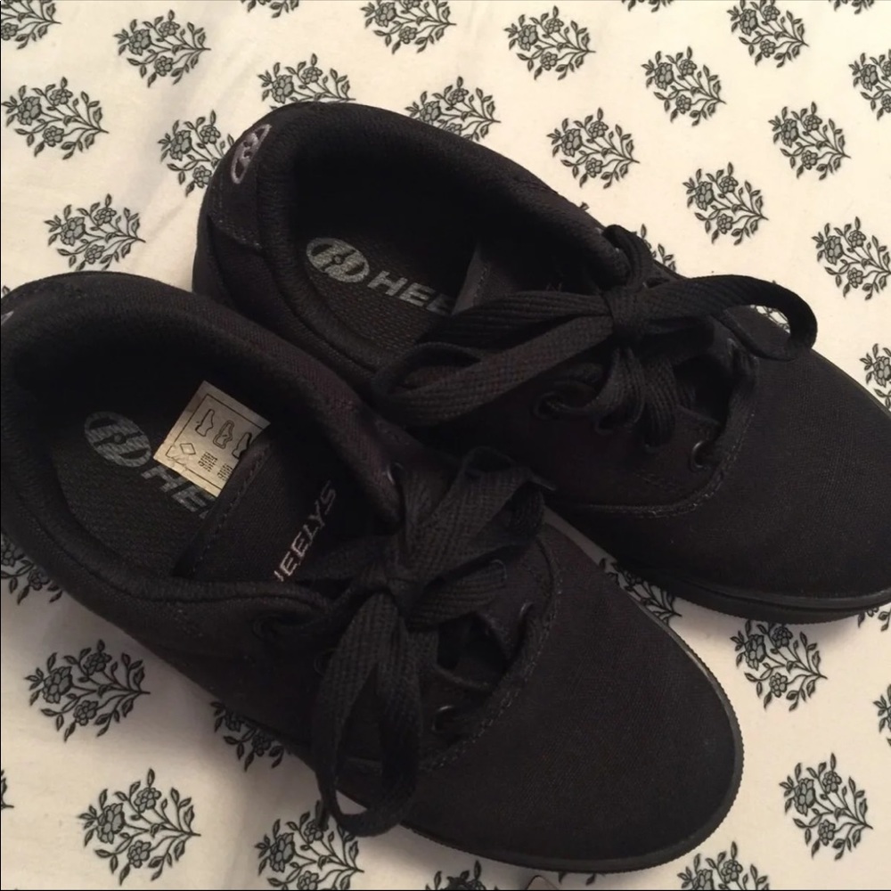 Girls heelys